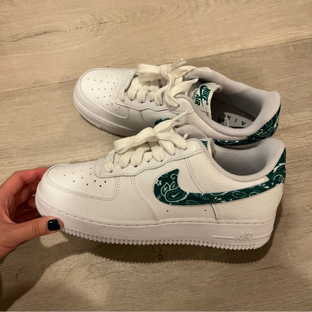 NEW Nike paisley Air Force 1